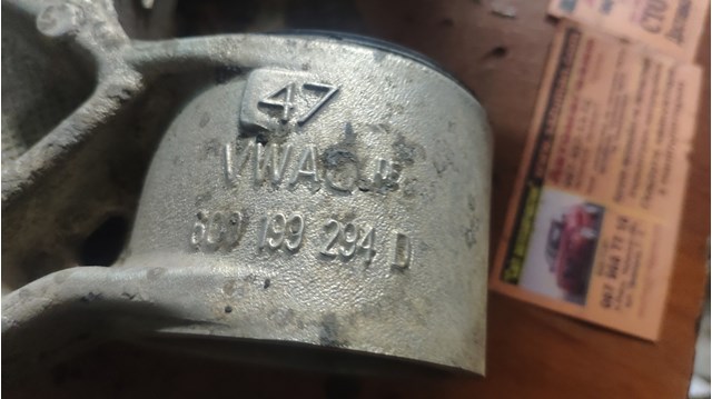 Важіль передньої підвіски верхній, правий 6Q0199294D VAG