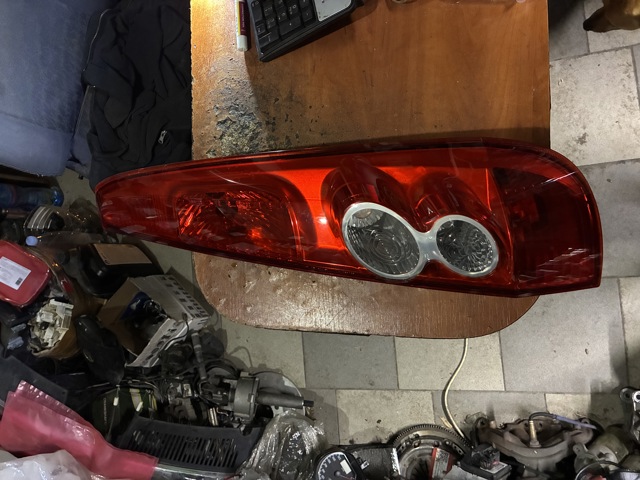 Ліхтар задній правий 6S6113404A FORD