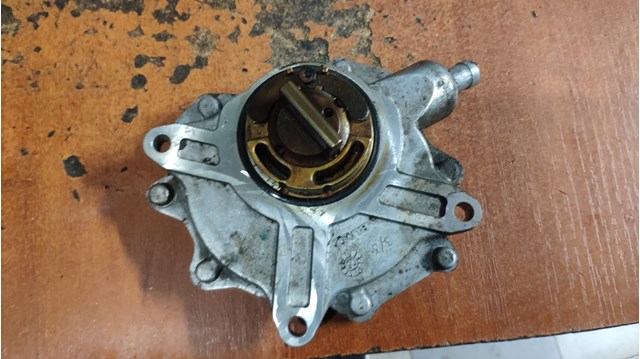 Насос вакуумний 7542498 BMW