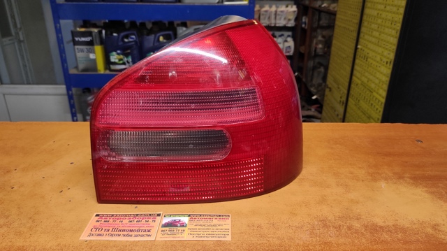 Задні ліхтарі 8L0945096 VAG
