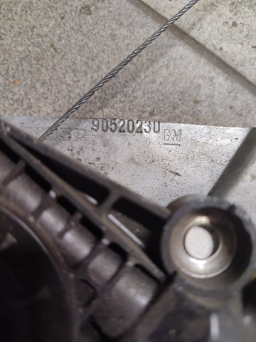 Механізм склопідйомника двері задньої, правої 90520230 OPEL