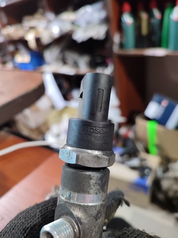 Датчик тиску палива A0051535828 BOSCH