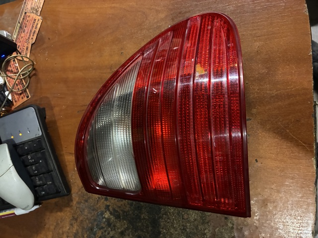 Задній правий зовнішній ліхтар A2108204864 MERCEDES