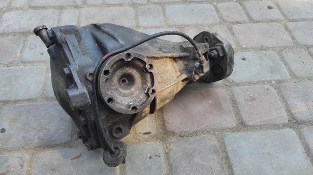 Кришка редуктора заднього R1243513008 MERCEDES