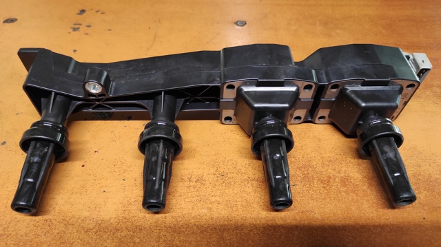 Котушка U6004 NGK