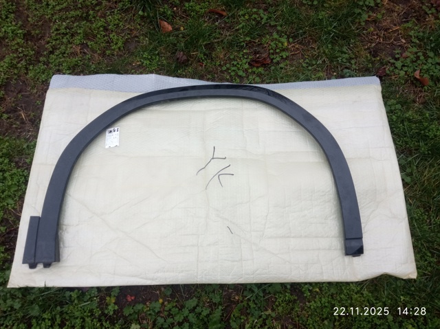 Молдинг передньої арки колеса, правий 12G853718041 VAG