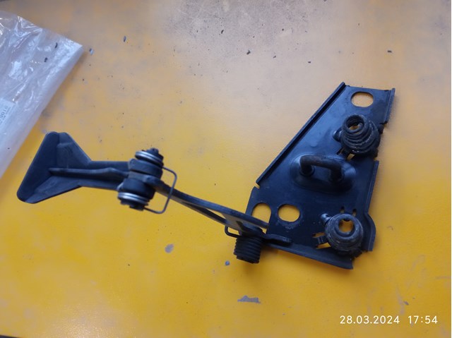 Запор капота (замок і привід замка капота) 1638800260 MERCEDES