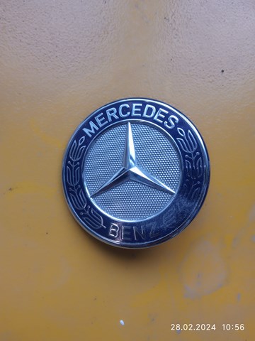 Емблема капота 2078170316 MERCEDES