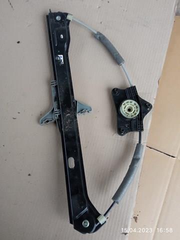 Склопідйомник задніх правих дверей 3V0839462 VAG