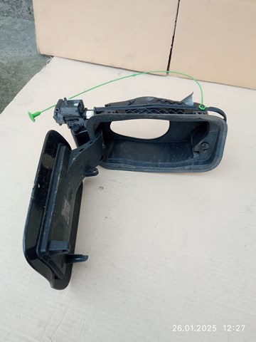 Заливна горловина бензобака 51177213035 BMW
