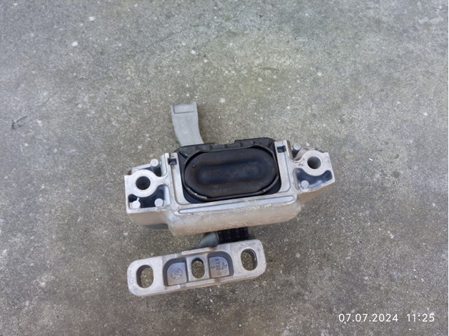 Права подушка двигуна 5WA199262D VAG