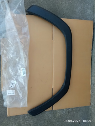 Молдинг передньої арки колеса, правий Тойота Рав 4 V