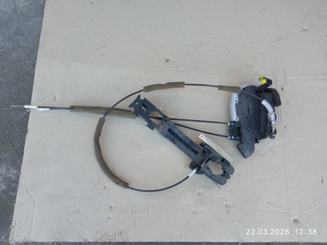 Замок водійських дверей 805016FP0A NISSAN