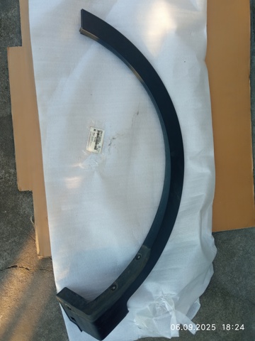 Молдинг передньої арки колеса, лівий 877112W000CA HYUNDAI