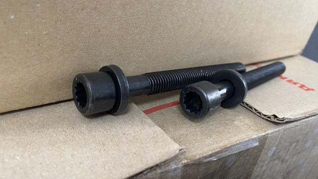 Болт головки блока циліндрів 068103384A VAG