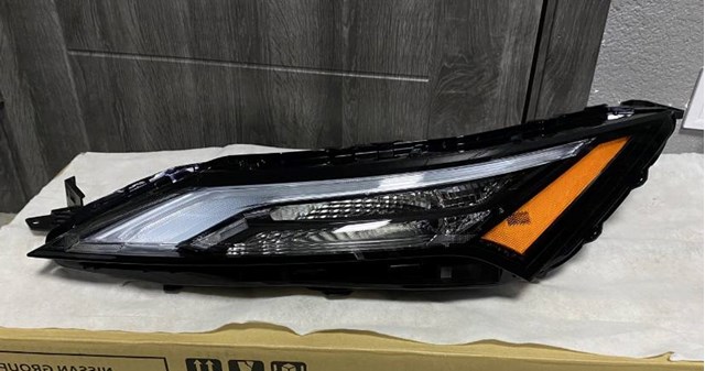 Фара денного світла, ліва 261256RR0D NISSAN