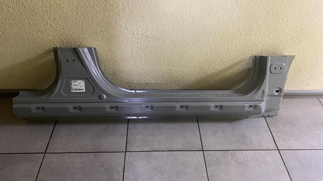 Поріг зовнішній правий 713223KB00 HYUNDAI