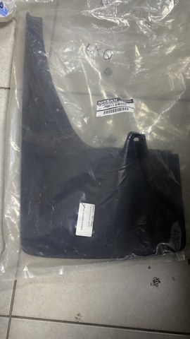 Бризговик задній, лівий 78811EB300 NISSAN