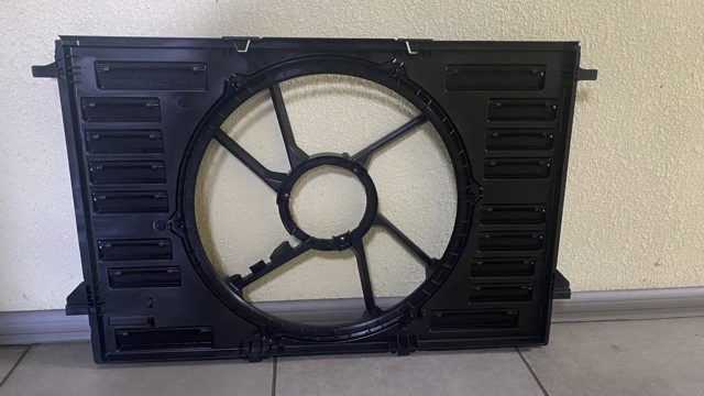Дифузор вентилятора 8W0121207 VAG