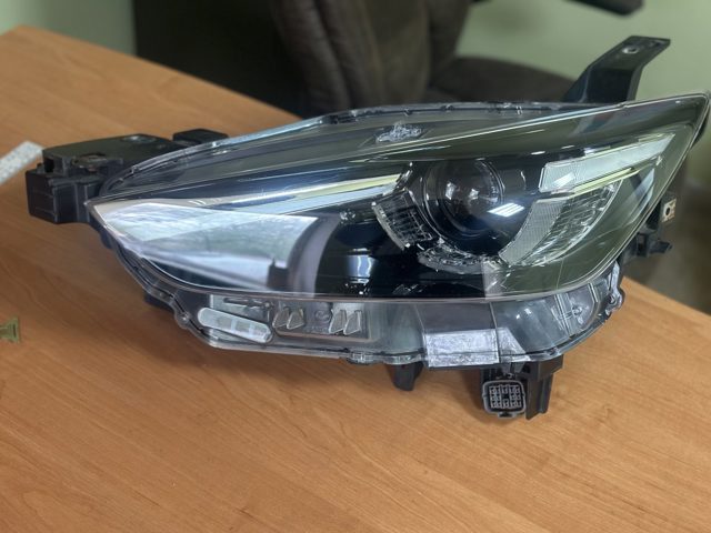 Фара ліва передня DH1A51040F MAZDA