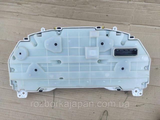 щиток приладу 838006BT30 TOYOTA