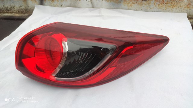 Задній правий зовнішній ліхтар KD5451150D MAZDA