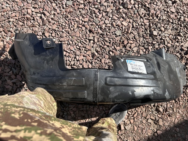 Подкрильнікі переднього крила, правий FP3225388 FPS