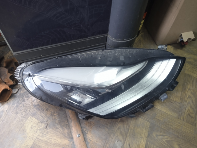 Фара правая 107737200L Tesla Model