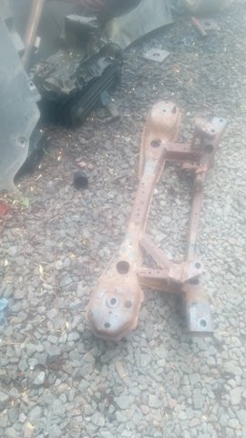 Балка задньої підвіски поперечна 1758060 FORD