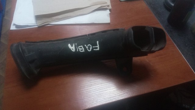 Патрубок повітряний, вхід повітряного фільтра 1J0129609B VAG