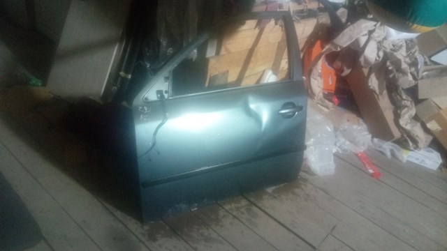 Водійські двері 1U4831051 VAG