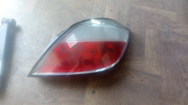 Задній правий стоп 24451837 OPEL