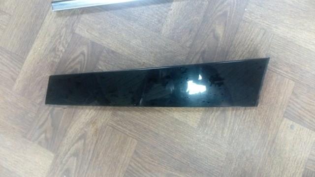 Накладка передніх дверей, правих, вертикальна 3T0837902B VAG