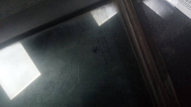 Скло кутове дверей задніх 6Y9845210C VAG