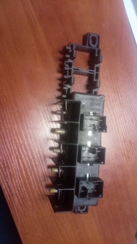 Корпус запобіжників 8L0941822 VAG