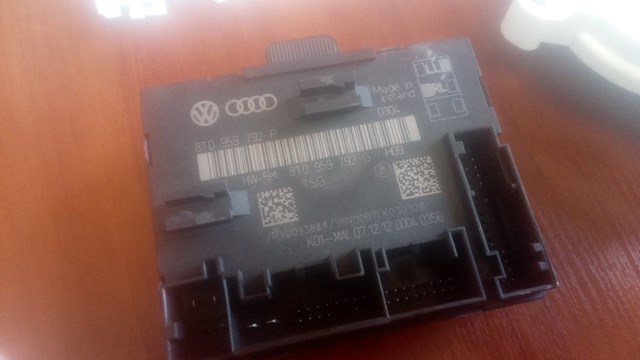 Блок комфорту передніх дверей 8T0959792G VAG