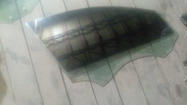 Скло передніх дверей, правих 8W0845202 VAG