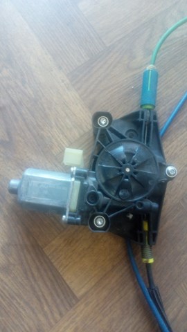 Двигун склопідіймача двері передньої, правої 8W0959802DE VAG