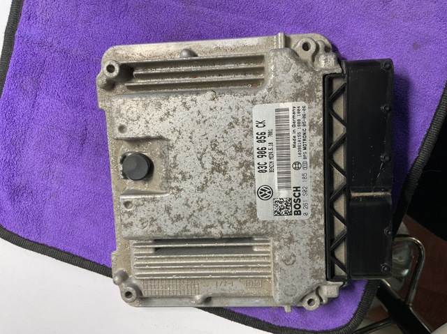 Блок електронного управління 03C906056CK VAG