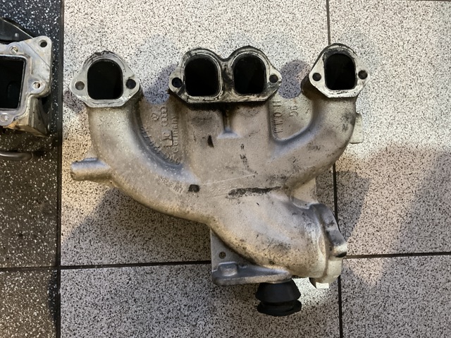 Колектор впускний 03G129713C VAG
