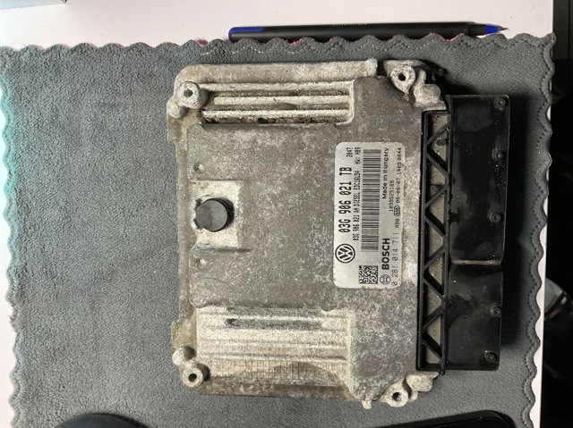 Блок електронного управління 03G906021TB VAG