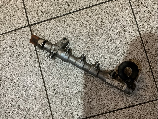 Паливна рампа 03L130089Q VAG