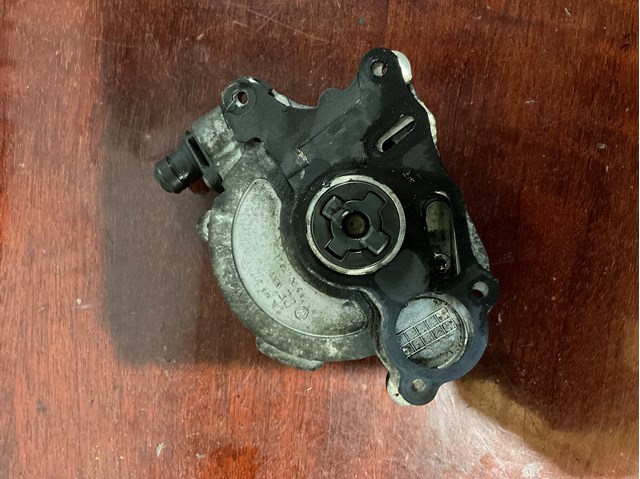 Насос вакуумний 03L145207 VAG