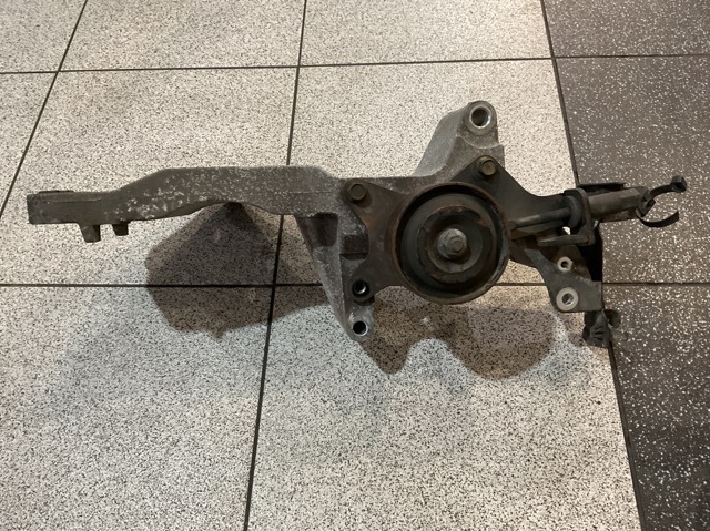 Кронштейн компресора кондиціонера 11910EB300 NISSAN