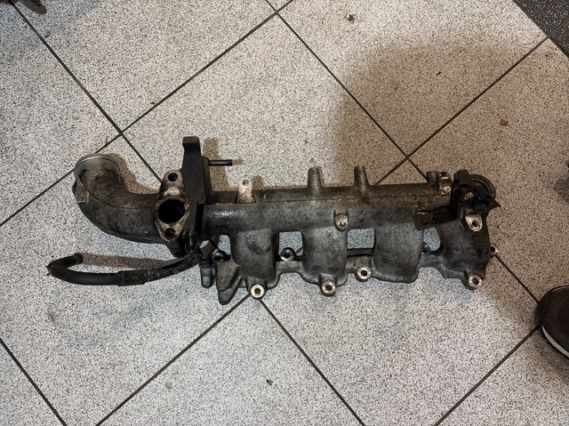 Колектор впускний 140018H810 NISSAN