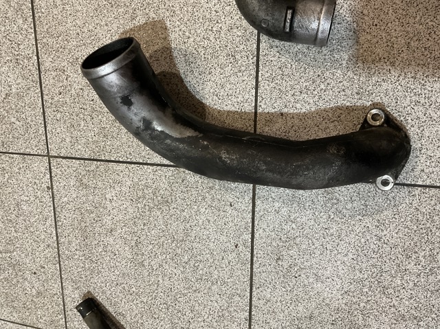 Патрубок повітряний, вхід в турбіну (наддув) 14460EQ410 NISSAN