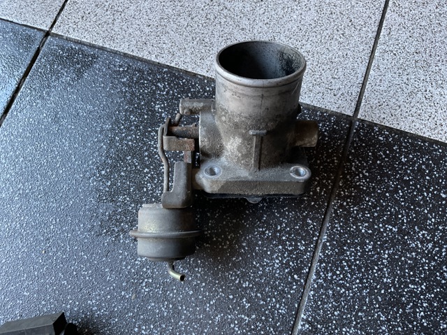 Заслінка повітряна 16118EB300 NISSAN