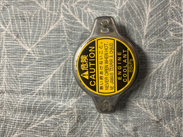 Кришка / пробка радіатора 1640172090 TOYOTA