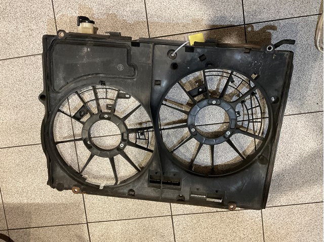 Облицювання рамки радіатора 1671120171 TOYOTA