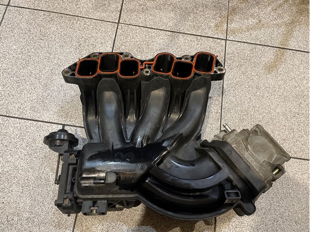 Колектор впускний верхній 171090A070 TOYOTA